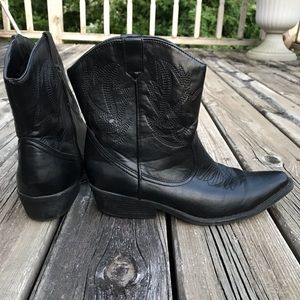 So Faux Leather Black Ankle Cowboy Boots Size 9.5